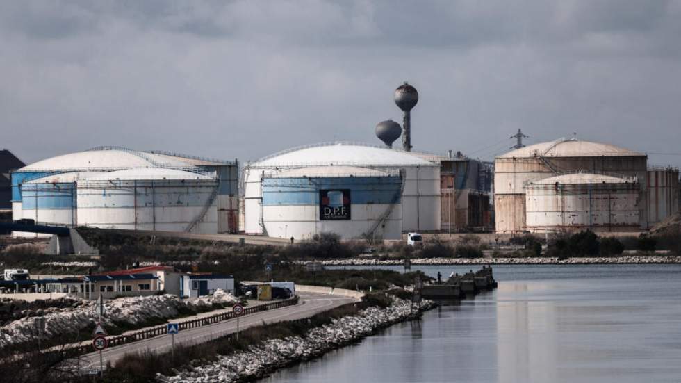 Prix du carburant : des pêcheurs mécontents bloquent un dépôt pétrolier à Fos-sur-Mer